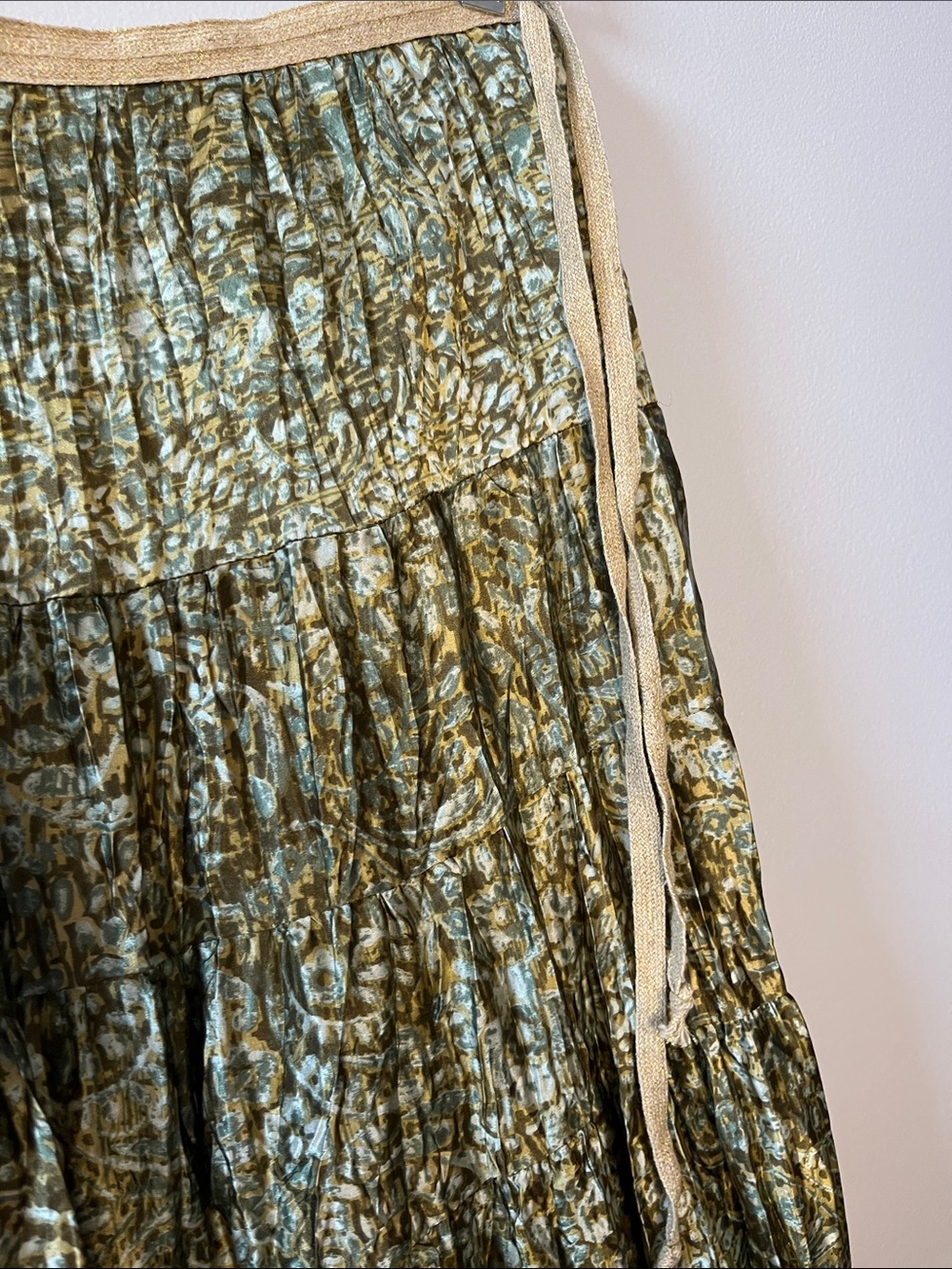 Telluride Sundance vintage 100% crushed silk shiny green gold midi skirt - Picture 4 of 10